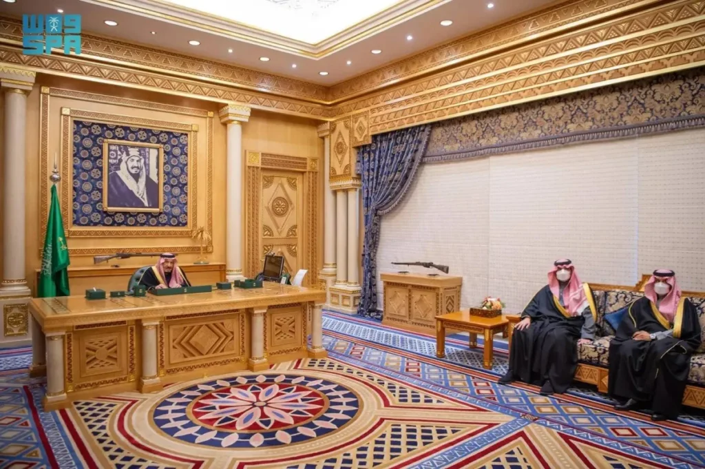 Princes and officials take the oath before the Custodian of the Two Sacred Mosques