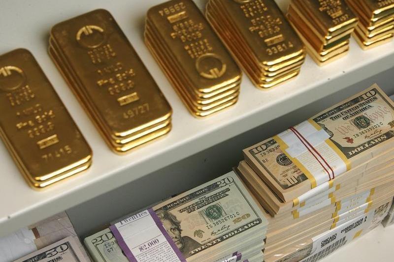 Gold falls from 3-week high on profit taking and dollar strength