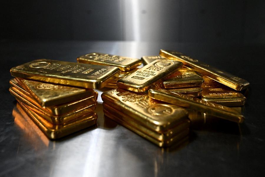 Profit by buying gold at the push. Investors await US inflation figures
