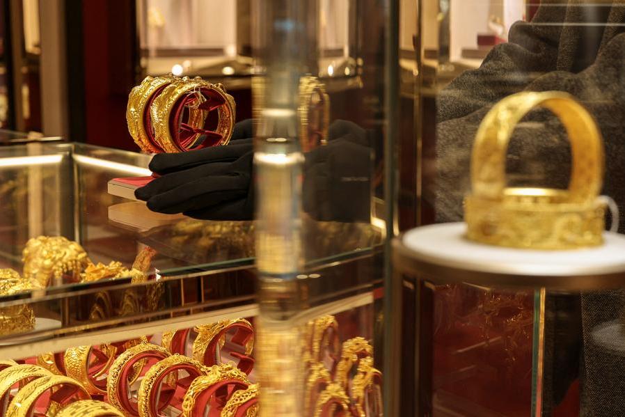 Gold rises to three-week high as US tariff decision heightens uncertainty