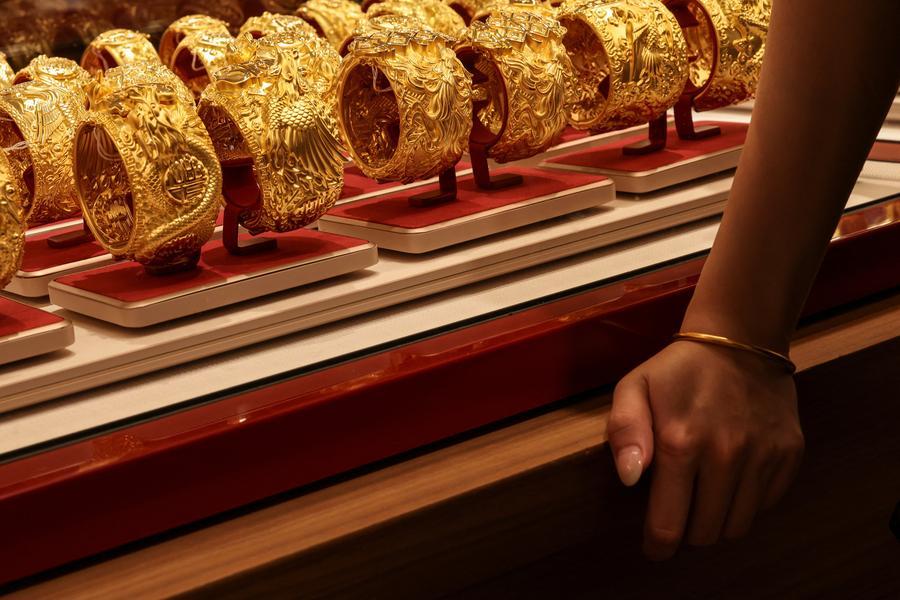 Gold increases in price with bids in safe places. Markets focus on US-Iran talks