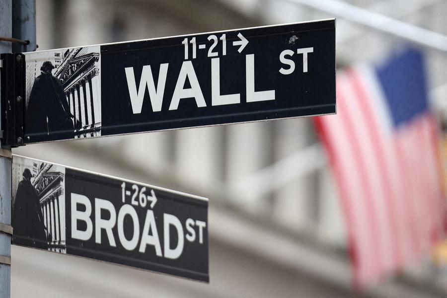 Wall Street ended slightly lower as oil prices rise due to US-Iran tensions