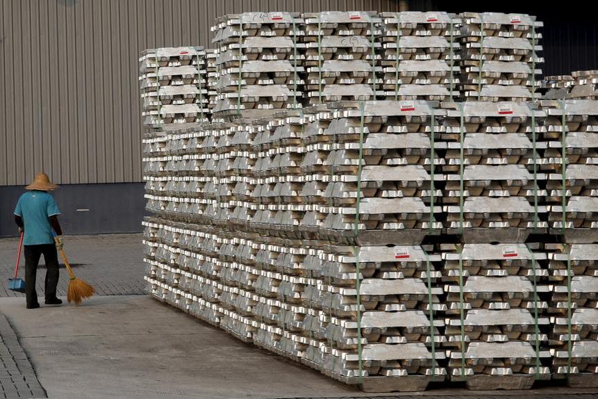 Aluminum prices hit a one-month high as supply from the Middle East draws attention